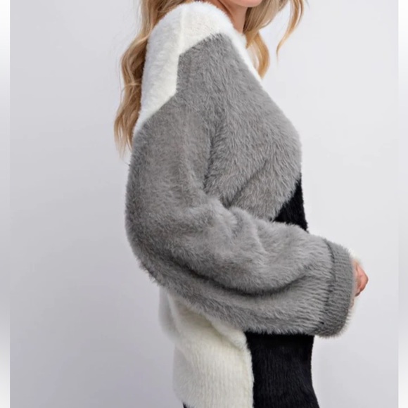 Beautiful Fuzzy Color Block Relax Fit Sweater - Picture 3 of 4